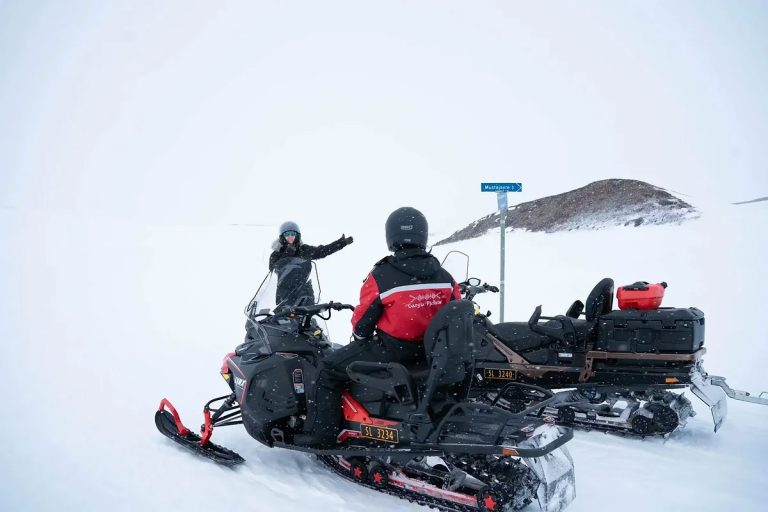 Snøscootertur og isfiske