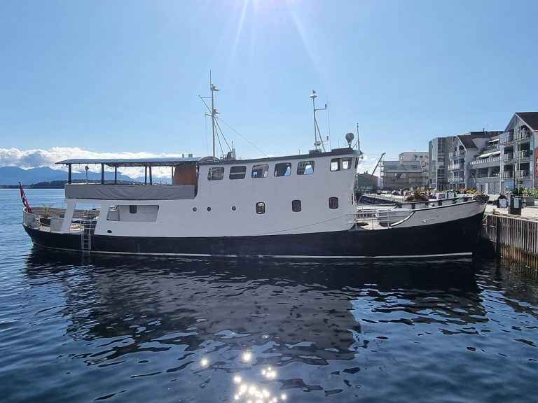 Join a short fjord adventure from Molde aboard MS Kautokeino