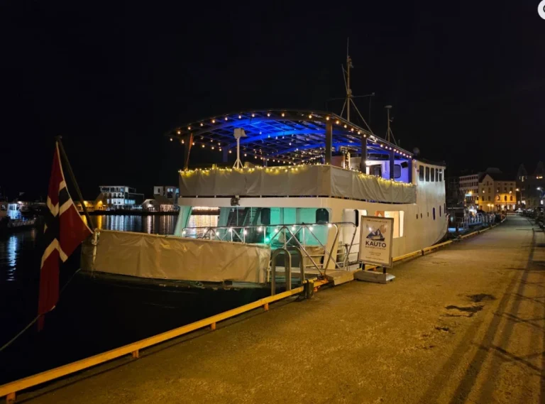 Abendliche Fjordkreuzfahrt im Moldefjord mit der MS Kautokeino